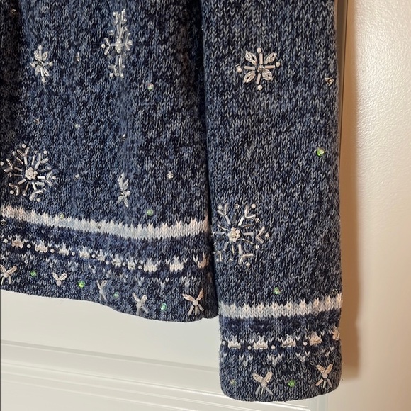 Vintage Blue White Beaded Snowflake Christmas Sweater Small - Picture 6 of 9
